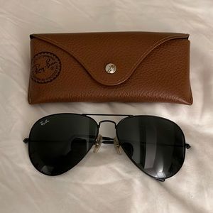 Aviator Classic in Black Ray-Ban sunglasses